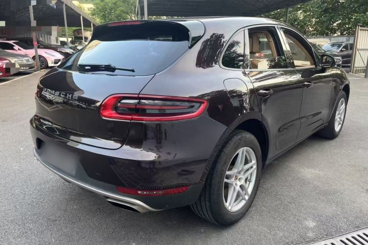 Used Porsche Macan 2016 Macan 2.0T Rear Right 45 Deg