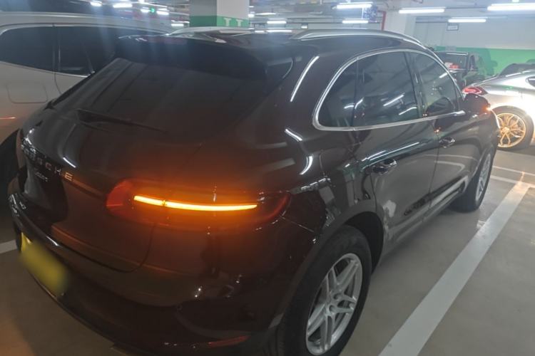 Used Porsche Macan 2016 Macan 2.0T Rear Right 45 Deg