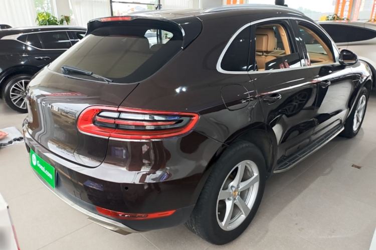 Used Porsche Macan 2016 Macan 2.0T Rear Right 45 Deg
