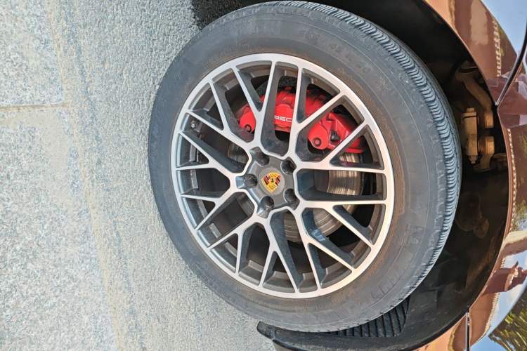 Used Porsche Macan  Right Front Wheel Hub