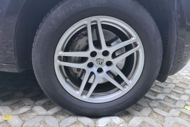 Used Porsche Macan 2016 Macan S 3.0T Right Front Wheel Hub
