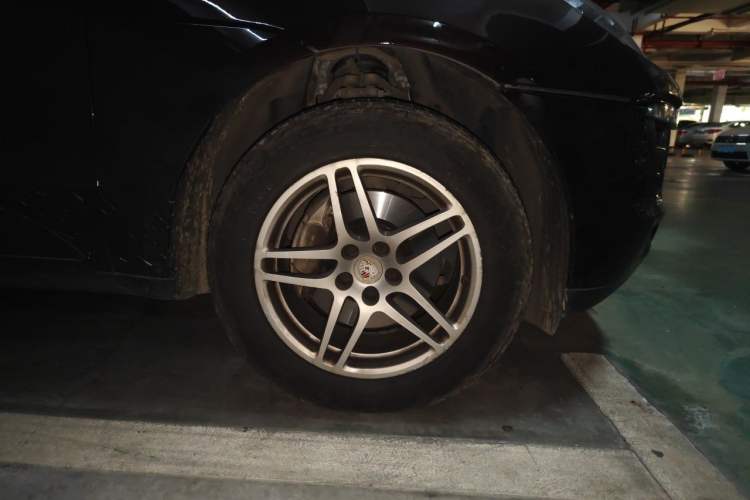 Used Porsche Macan 2016 Macan 2.0T Right Front Wheel Hub