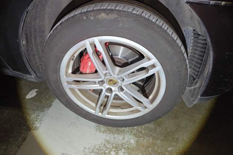 Used Porsche Macan 2016 Macan S 3.0T Right Front Wheel Hub