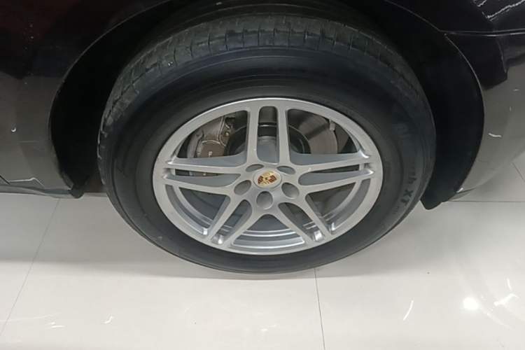 Used Porsche Macan 2016 Macan 2.0T Right Front Wheel Hub