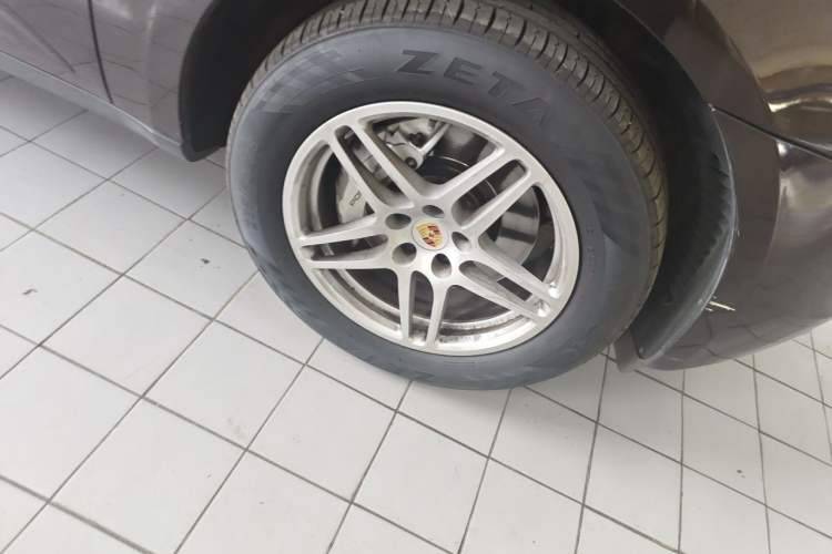 Used Porsche Macan 2016 Macan S 3.0T Right Front Wheel Hub