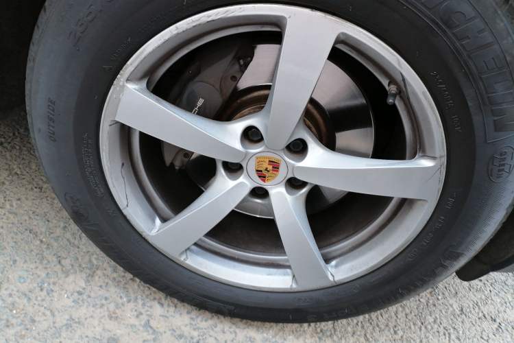 Used Porsche Macan 2016 Macan 2.0T Right Front Wheel Hub