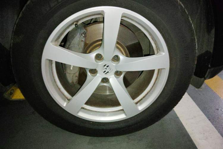 Used Porsche Macan 2016 Macan 2.0T Right Front Wheel Hub