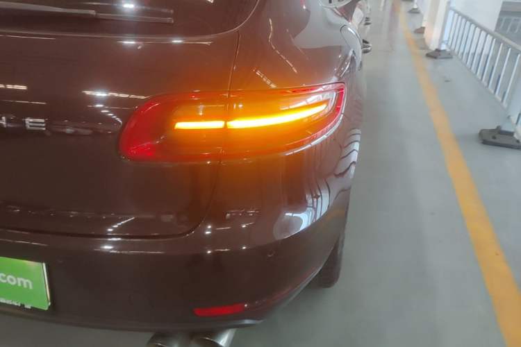 Used Porsche Macan 2016 Macan 2.0T Right Rear Taillight