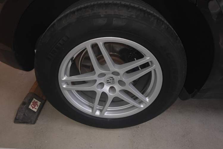 Used Porsche Macan 2016 Macan 2.0T Right Rear Wheel Hub