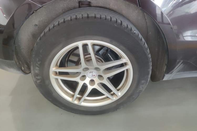 Used Porsche Macan 2016 Macan 2.0T Right Rear Wheel Hub