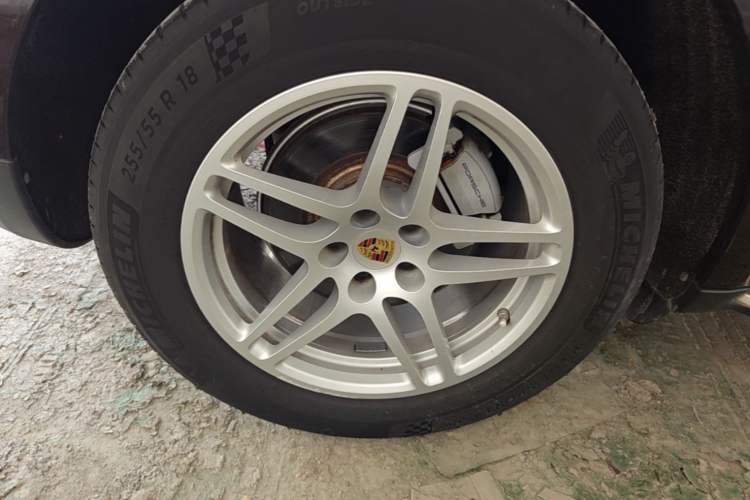 Used Porsche Macan 2016 Macan S 3.0T Right Rear Wheel Hub