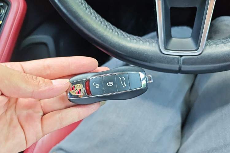 Used Porsche Macan  Vehicle Key