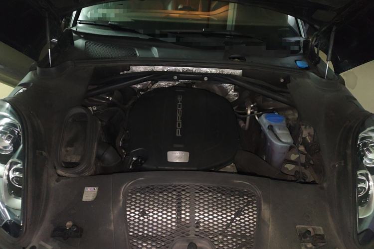 Used Porsche Macan 2016 Macan 2.0T Engine Bay