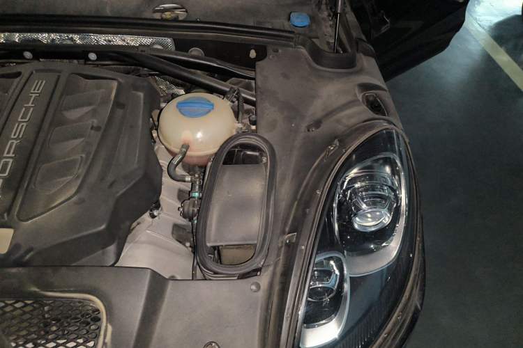 Used Porsche Macan 2016 Macan S 3.0T Engine Bay Left
