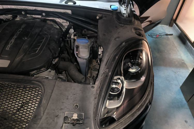 Used Porsche Macan 2016 Macan 2.0T Engine Bay Left
