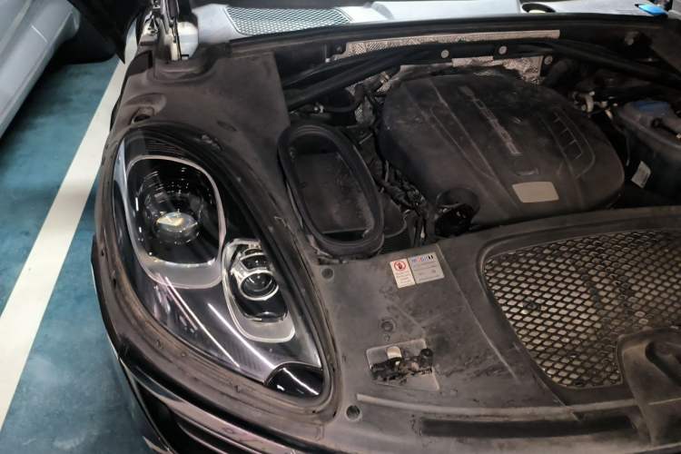 Used Porsche Macan 2016 Macan 2.0T Engine Bay Right