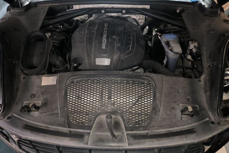 Used Porsche Macan 2016 Macan 2.0T Engine Bay
