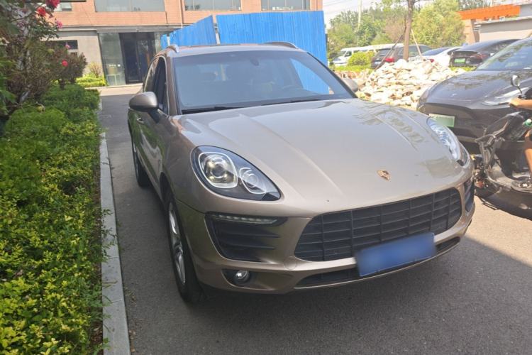 Used Porsche Macan 2016 Macan S 3.0T Front Right 45 Deg