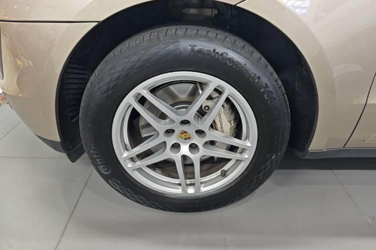 Used Porsche Macan 2016 Macan S 3.0T Left Front Wheel Hub