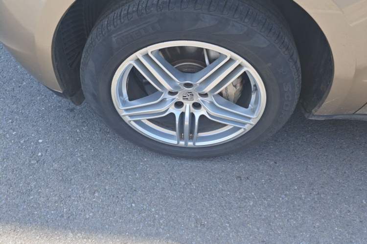 Used Porsche Macan 2016 Macan S 3.0T Left Front Wheel Hub