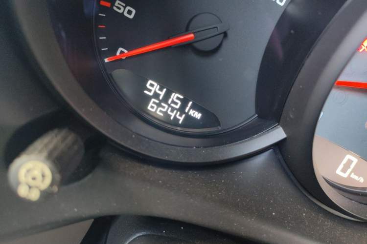 Used Porsche Macan 2016 Macan S 3.0T Odometer Close Up
