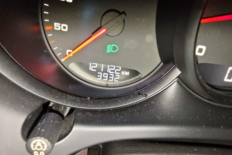 Used Porsche Macan 2016 Macan 2.0T Odometer Close Up