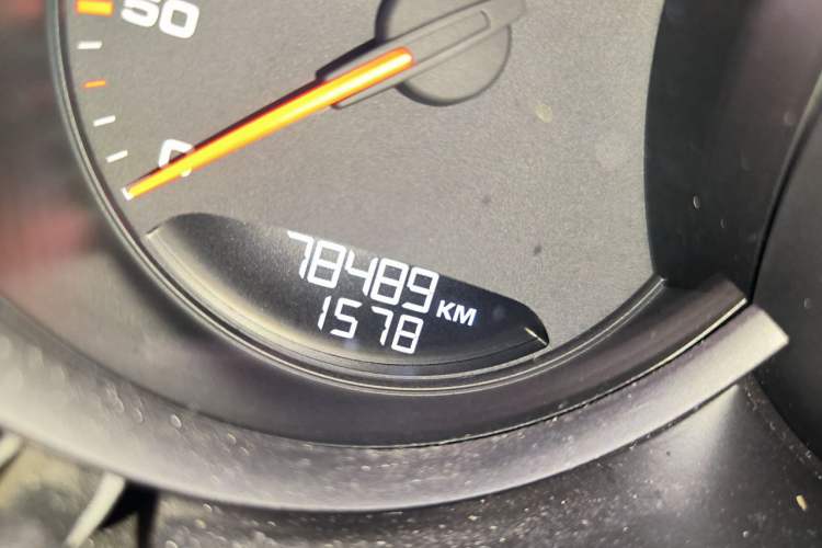 Used Porsche Macan 2016 Macan S 3.0T Odometer Close Up