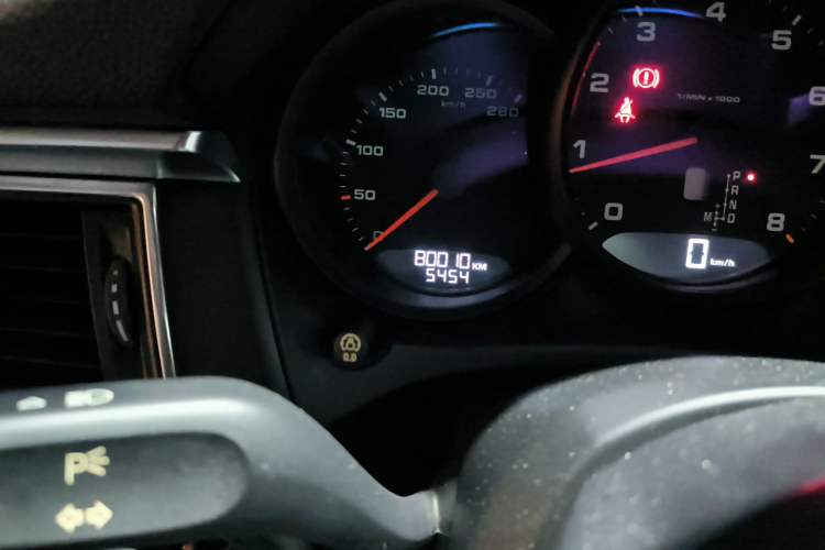 Used Porsche Macan 2016 Macan 2.0T Odometer Close Up