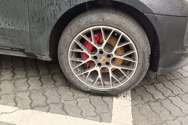 Used Porsche Macan 2016 Macan S 3.0T Right Front Wheel Hub