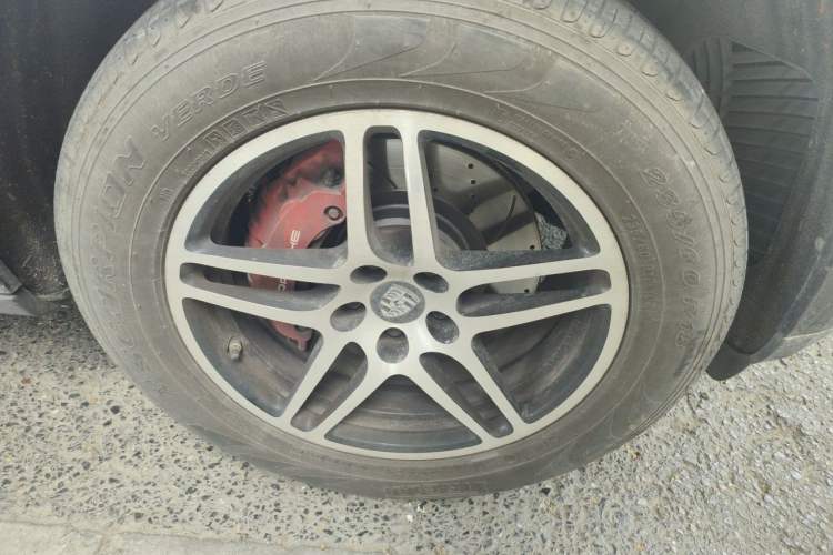 Used Porsche Macan 2016 Macan S 3.0T Right Front Wheel Hub