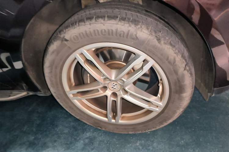 Used Porsche Macan 2016 Macan 2.0T Right Front Wheel Hub