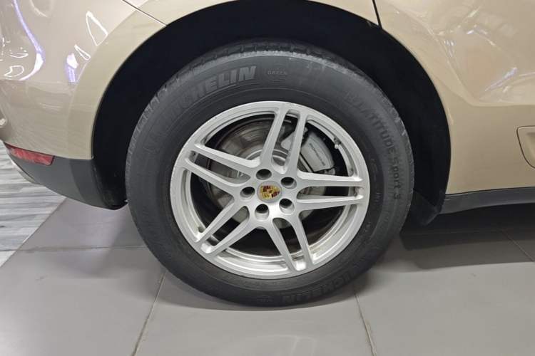 Used Porsche Macan 2016 Macan S 3.0T Right Rear Wheel Hub