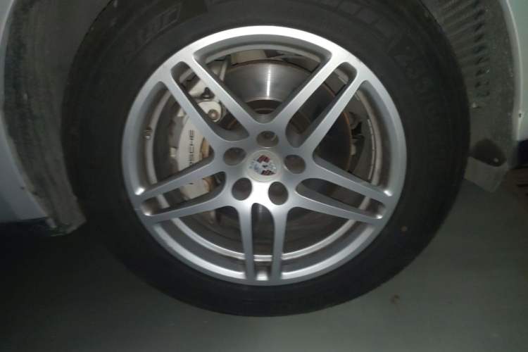 Used Porsche Macan 2016 Macan S 3.0T Right Front Wheel Hub