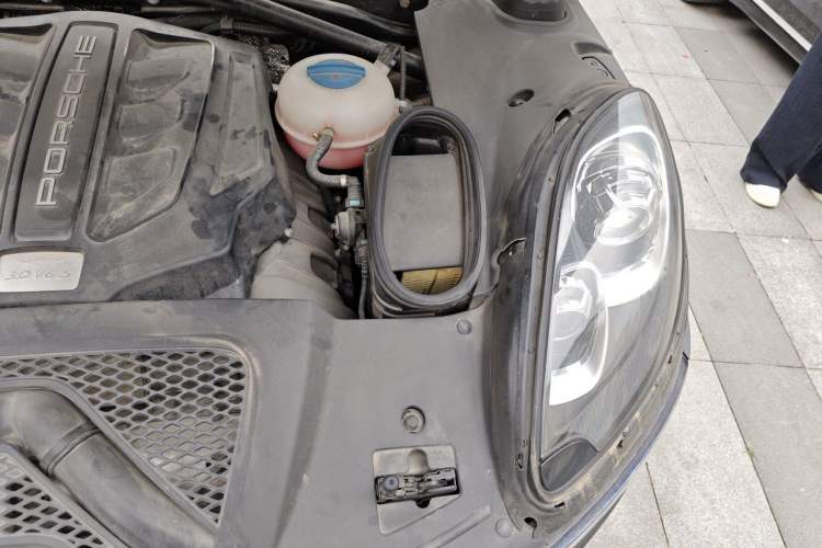 Used Porsche Macan 2016 Macan S 3.0T Engine Bay Left