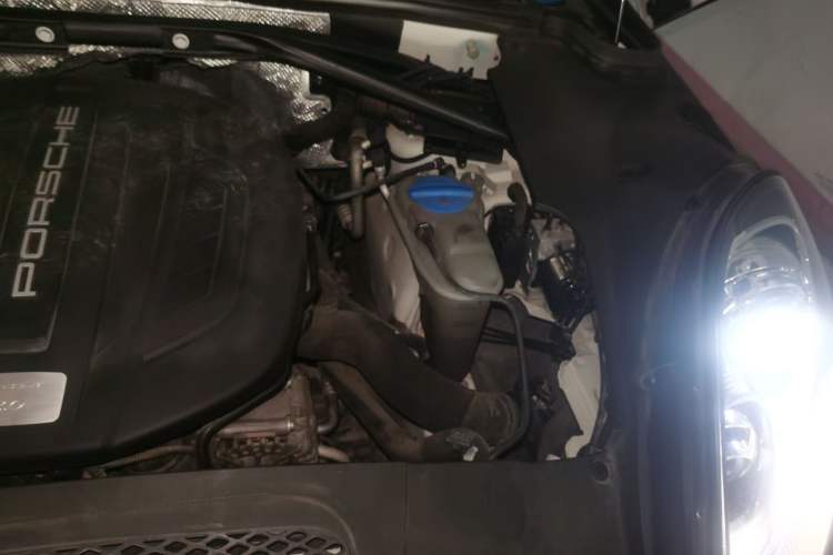 Used Porsche Macan 2016 Macan 2.0T Engine Bay Left