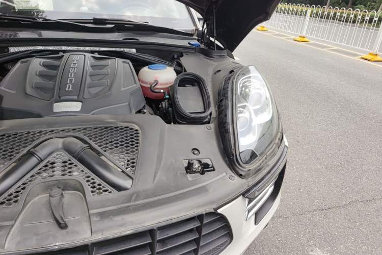 Used Porsche Macan 2016 Macan S 3.0T Engine Bay Left