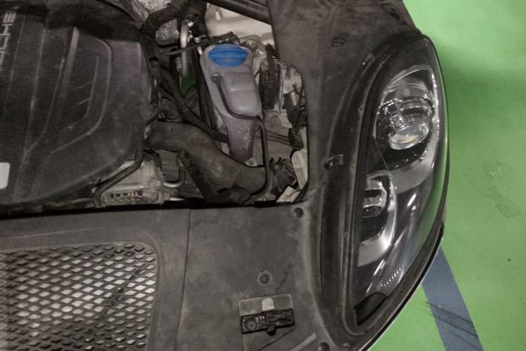 Used Porsche Macan 2016 Macan 2.0T Engine Bay Left