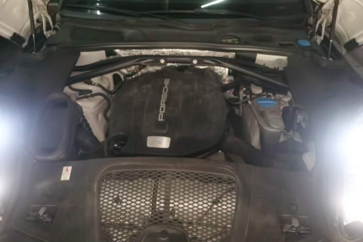 Used Porsche Macan 2016 Macan 2.0T Engine Bay