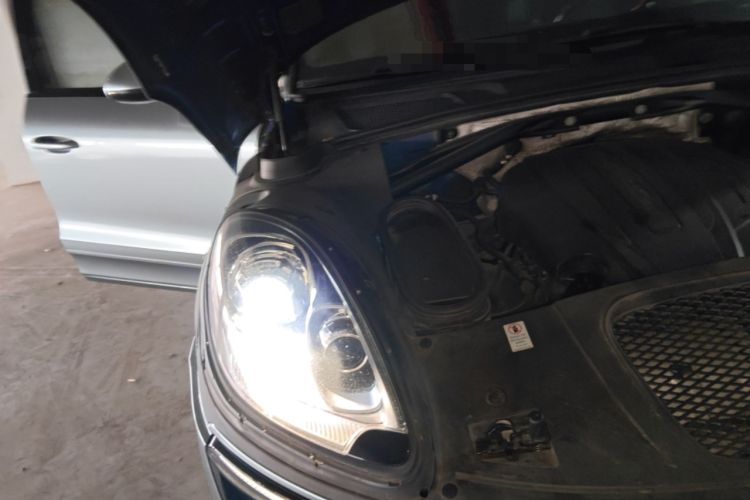 Used Porsche Macan 2016 Macan 2.0T Engine Bay Right