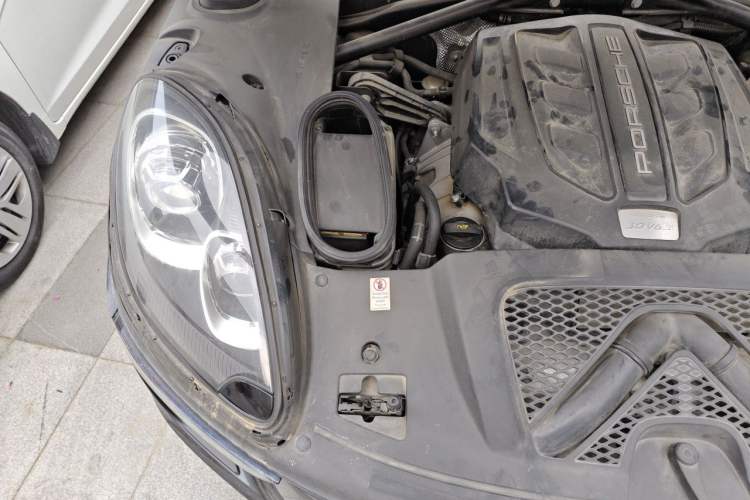 Used Porsche Macan 2016 Macan S 3.0T Engine Bay Right