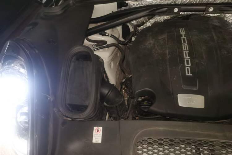 Used Porsche Macan 2016 Macan 2.0T Engine Bay Right
