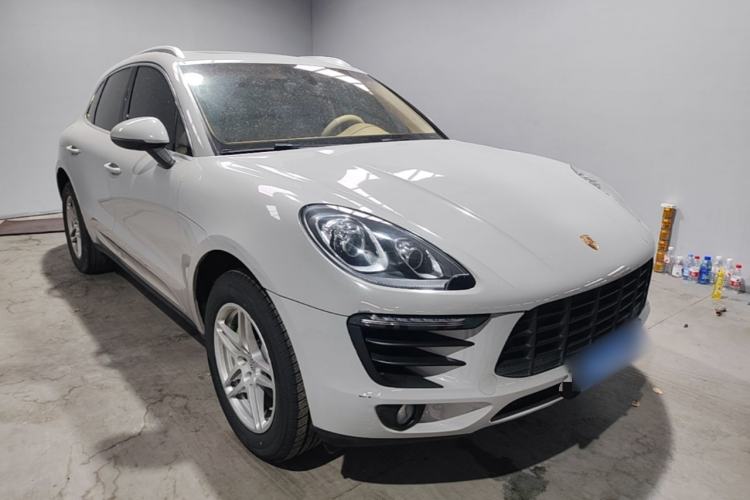Used Porsche Macan 2016 Macan 2.0T Front Right 45 Deg