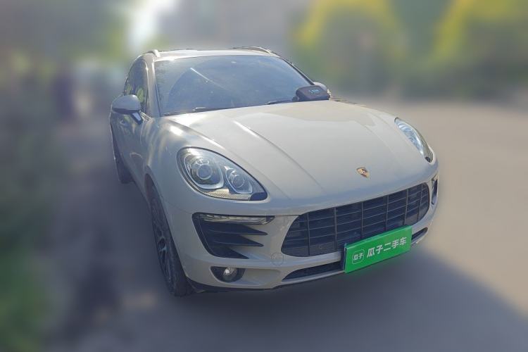 Used Porsche Macan 2016 Macan 2.0T Front Right 45 Deg