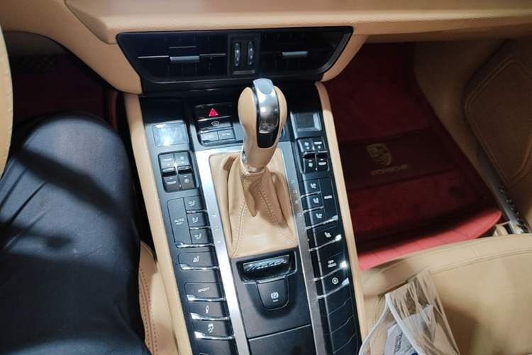 Used Porsche Macan 2016 Macan 2.0T Gear Lever