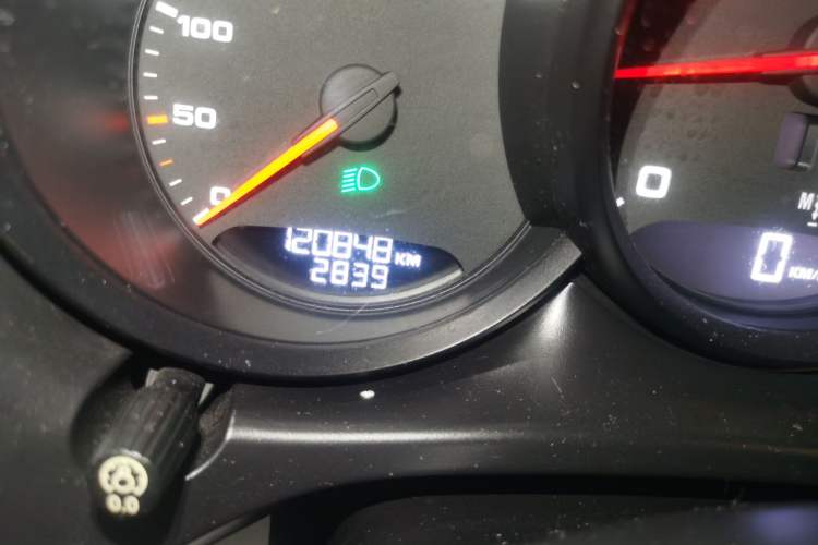 Used Porsche Macan 2016 Macan 2.0T Odometer Close Up