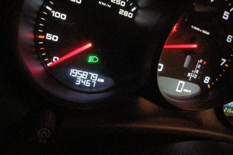 Used Porsche Macan 2016 Macan 2.0T Odometer Close Up