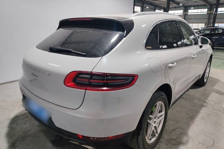 Used Porsche Macan 2016 Macan 2.0T Rear Right 45 Deg