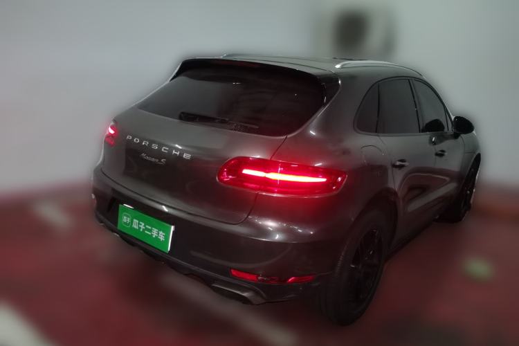 Used Porsche Macan 2016 Macan 2.0T Rear Right 45 Deg