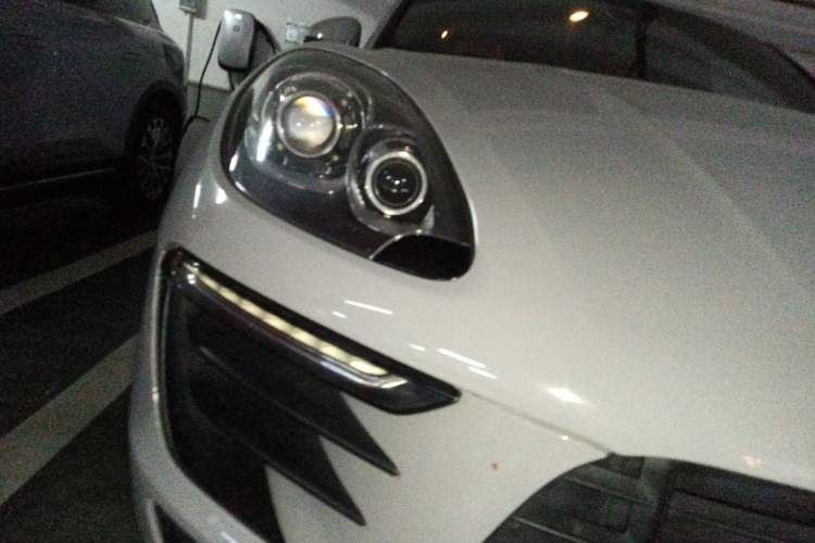 Used Porsche Macan 2016 Macan 2.0T Right Front Headlight