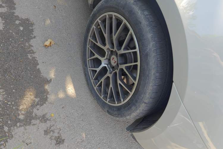 Used Porsche Macan 2016 Macan 2.0T Right Front Wheel Hub